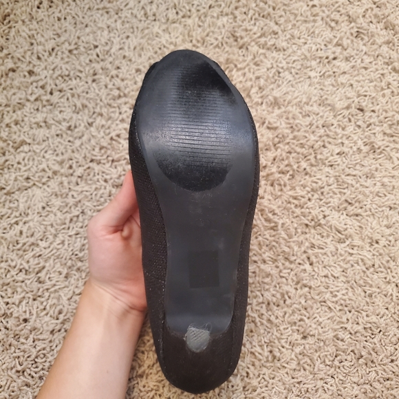 Black Open Toe High Heels (size 8) - Picture 4 of 4